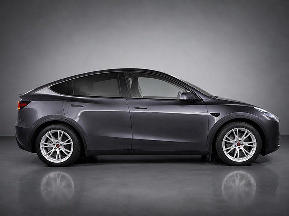 Tesla Model Y 3 of 10