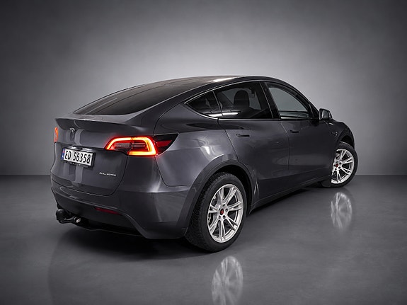 Tesla Model Y 5 of 10