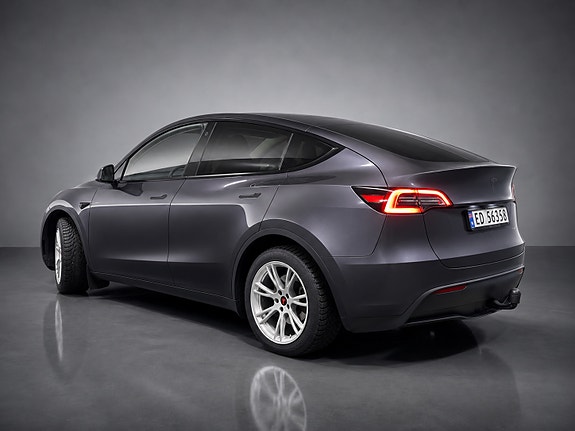 Tesla Model Y 4 of 10