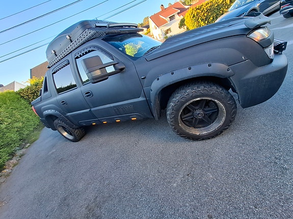 Chevrolet Avalanche 2 of 30