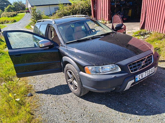 Volvo XC70 2 of 9