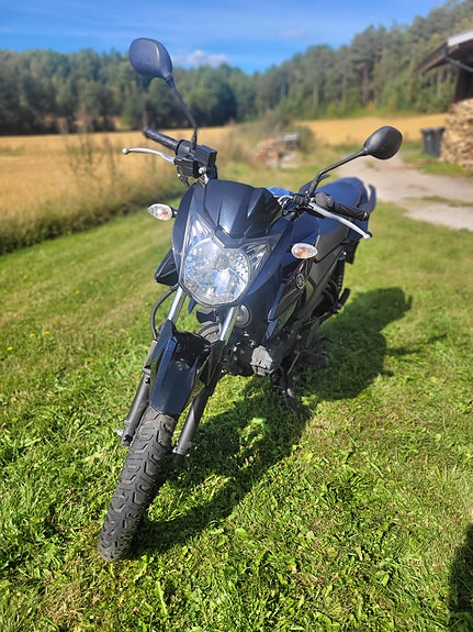 Yamaha YS 125 2 of 14