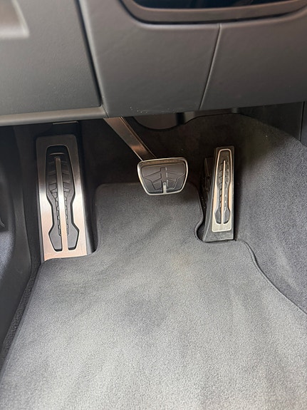 BMW i4 9 of 30