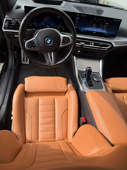 BMW i4 10 of 30