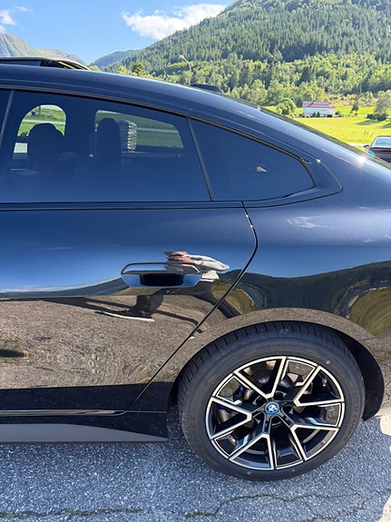 BMW i4 28 of 30