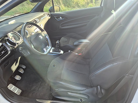 Citroen DS3 8 of 12