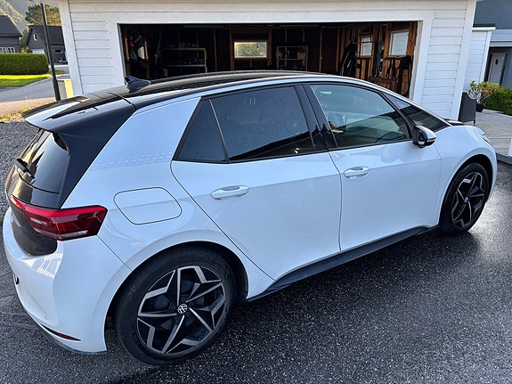 Volkswagen ID.3 2 of 12
