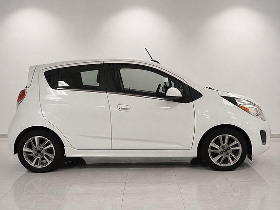 Chevrolet Spark 2 of 30