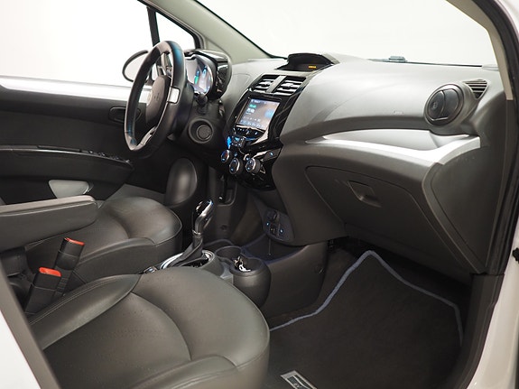 Chevrolet Spark 10 of 30