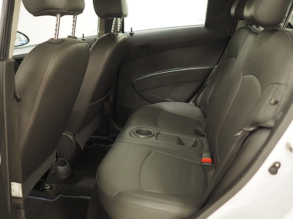 Chevrolet Spark 27 of 30