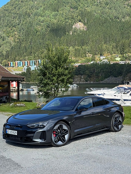 Audi e-tron GT 16 of 30
