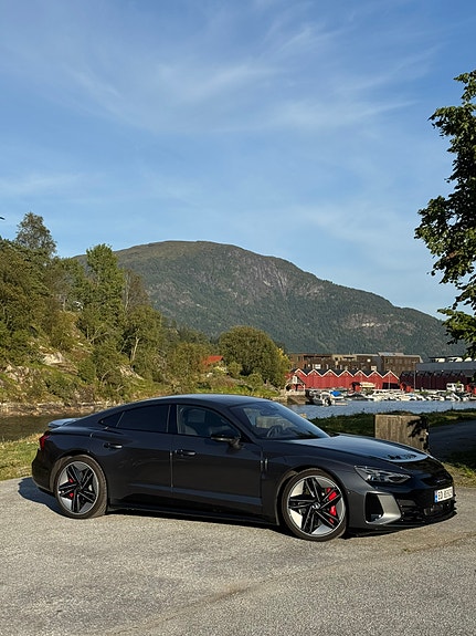 Audi e-tron GT 11 of 30