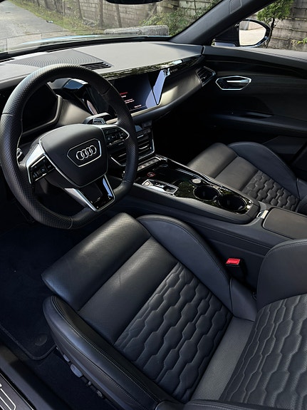 Audi e-tron GT 20 of 30