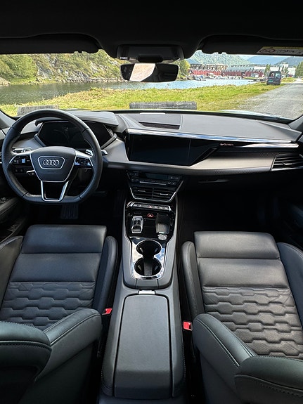 Audi e-tron GT 17 of 30