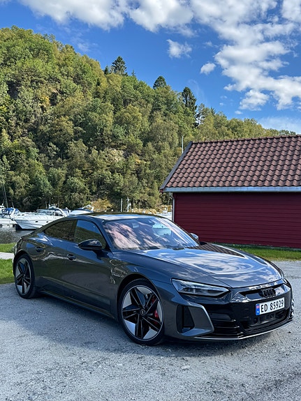 Audi e-tron GT 12 of 30