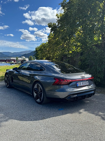 Audi e-tron GT 26 of 30