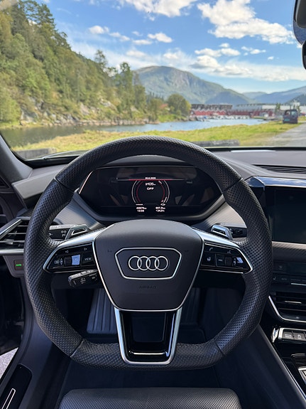 Audi e-tron GT 19 of 30