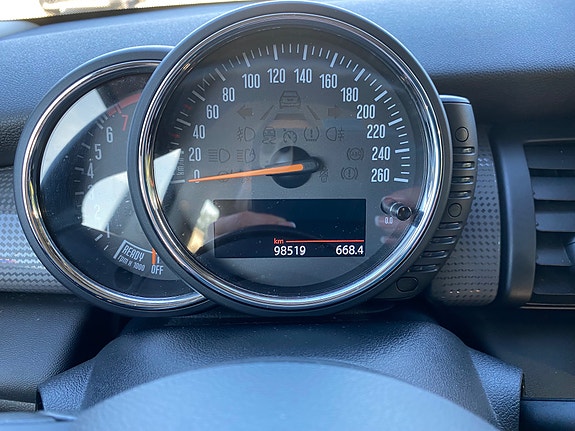 MINI Cooper 11 of 14