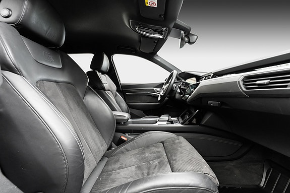 Audi e-tron 14 of 29