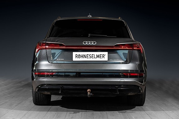 Audi e-tron 4 of 29