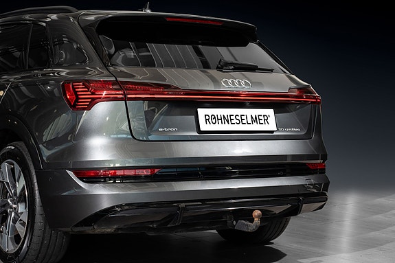Audi e-tron 6 of 29