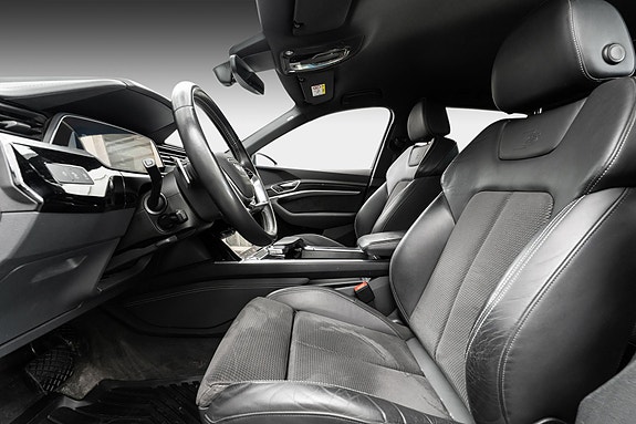 Audi e-tron 13 of 29