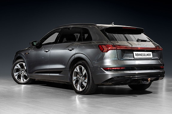 Audi e-tron 2 of 29