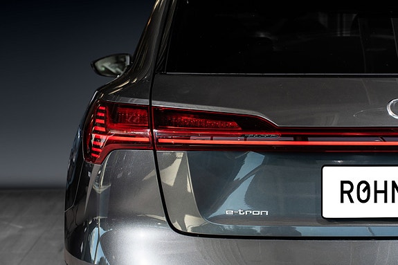 Audi e-tron 8 of 29