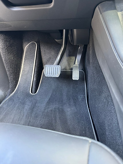 Tesla Model Y 12 of 14