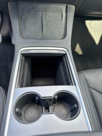 Tesla Model Y 14 of 14