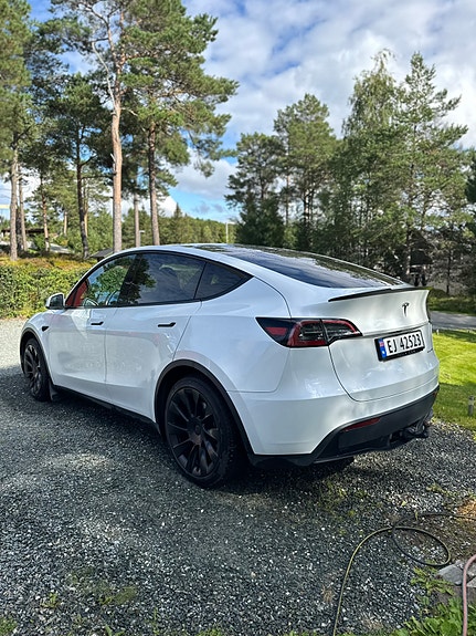 Tesla Model Y 6 of 14