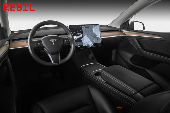 Tesla Model Y 9 of 27
