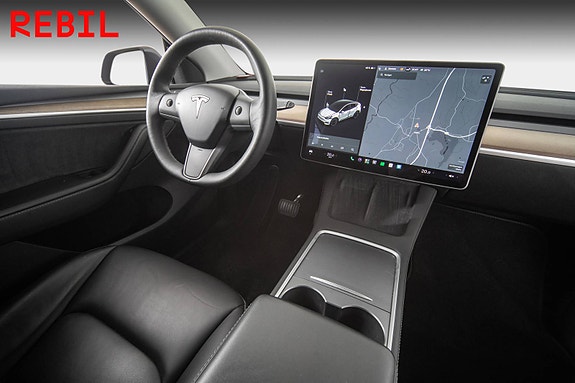 Tesla Model Y 14 of 27