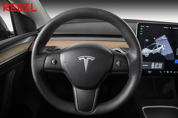 Tesla Model Y 12 of 27
