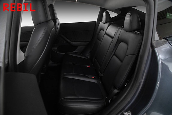 Tesla Model Y 10 of 27