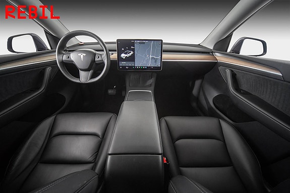Tesla Model Y 11 of 27