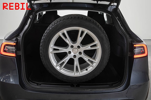 Tesla Model Y 25 of 27