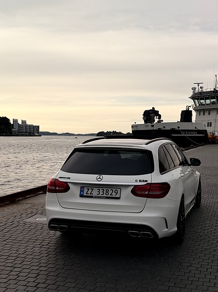 Mercedes-Benz C63 6 of 17