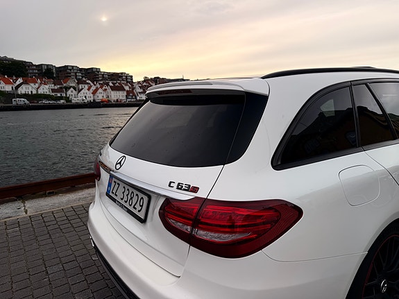 Mercedes-Benz C63 5 of 17