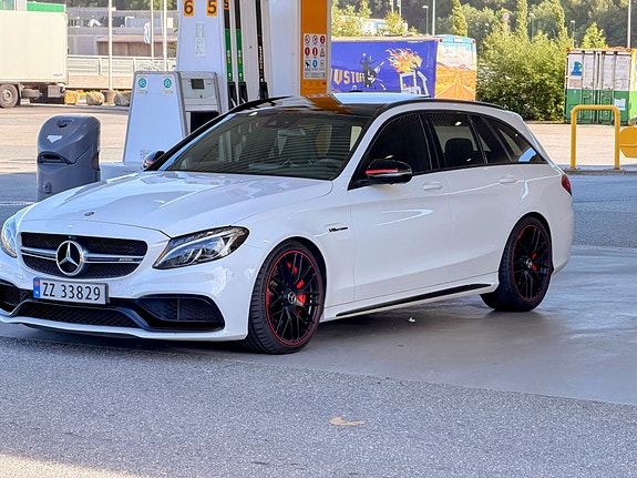 Mercedes-Benz C63 9 of 17