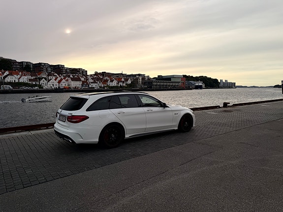 Mercedes-Benz C63 4 of 17