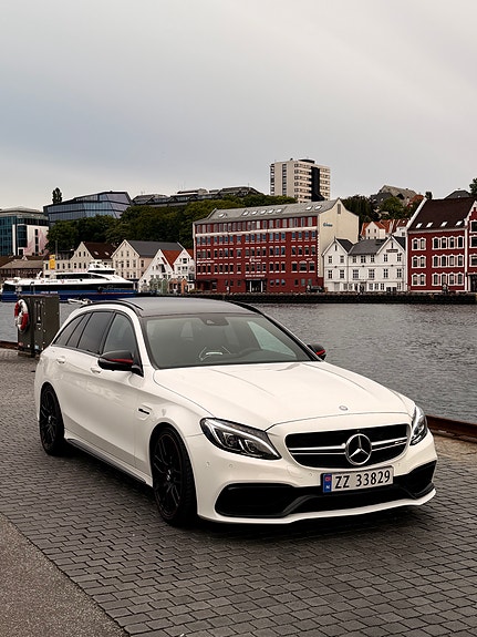 Mercedes-Benz C63 8 of 17