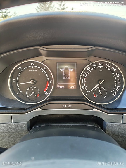 Skoda Superb 10 of 15