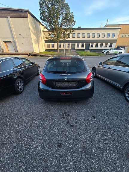 Peugeot 208 6 of 17