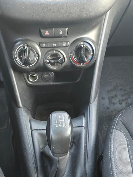 Peugeot 208 11 of 17