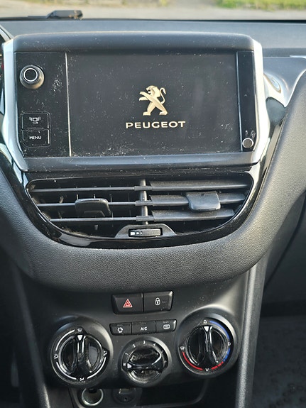 Peugeot 208 12 of 17