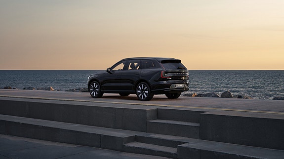 Volvo EX90 12 of 30