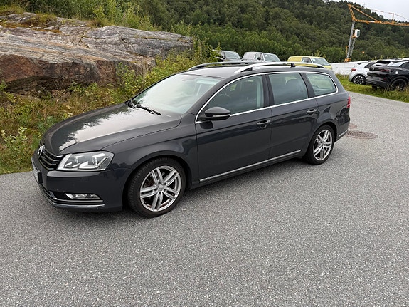 Volkswagen Passat 2 of 22