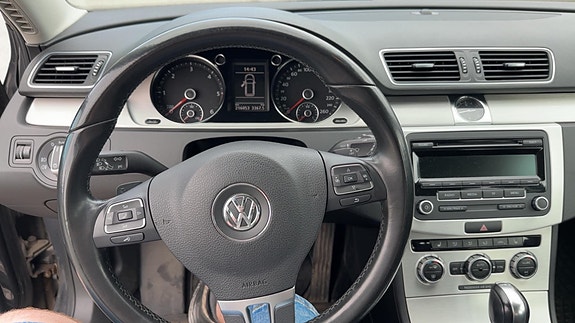 Volkswagen Passat 16 of 22