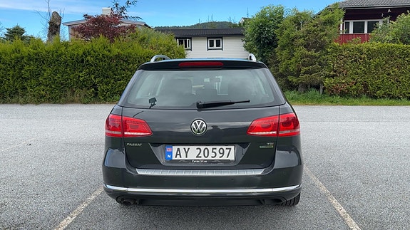 Volkswagen Passat 4 of 22